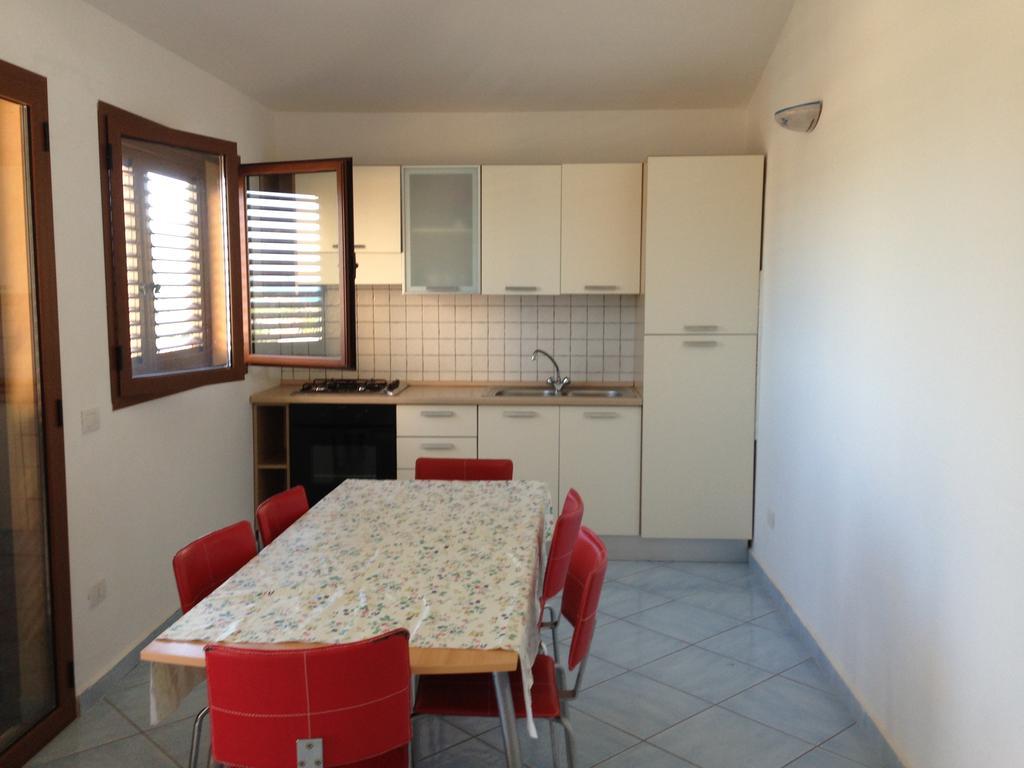 Case Vacanza Rosa Loiri Porto San Paolo Habitación foto