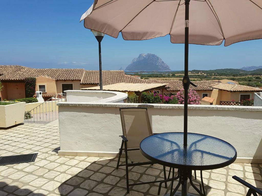 Case Vacanza Rosa Loiri Porto San Paolo Exterior foto
