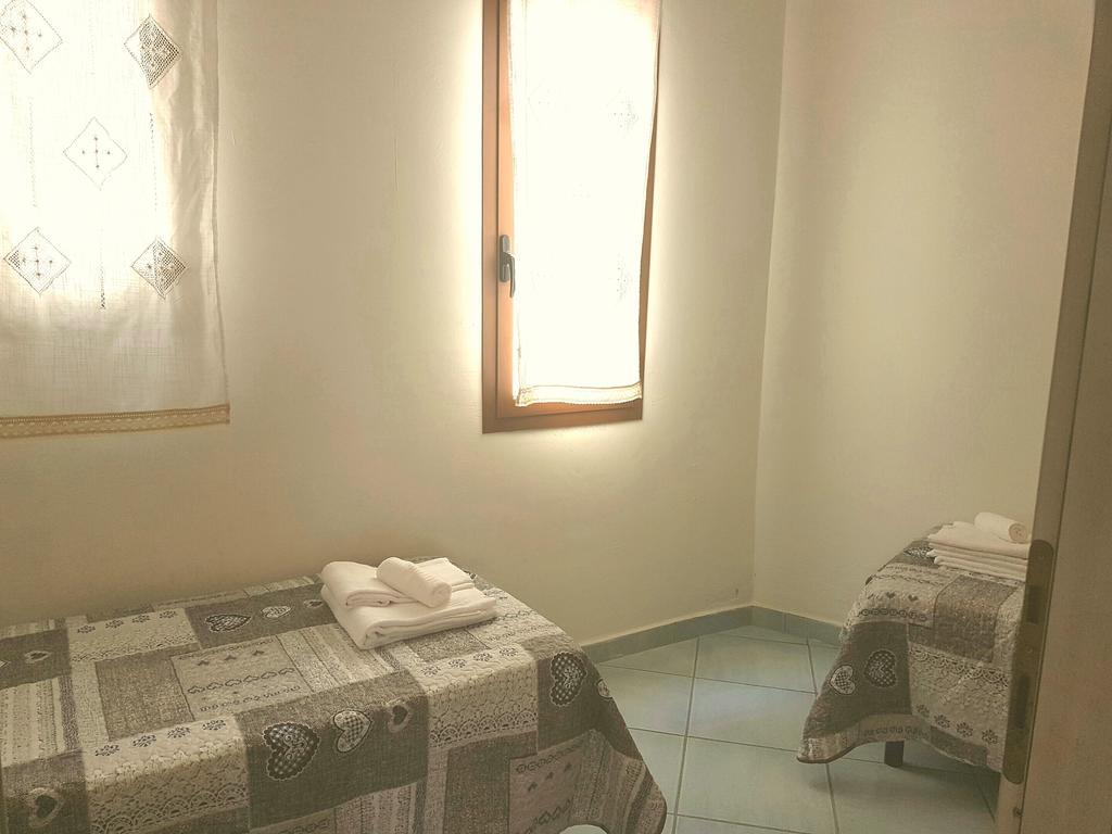 Case Vacanza Rosa Loiri Porto San Paolo Exterior foto